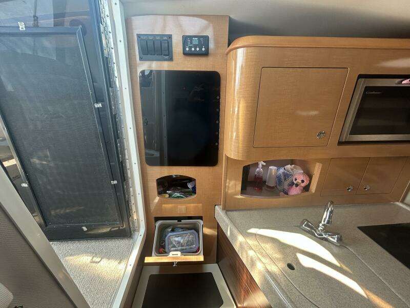 27ft Four Winns Yacht For Sale