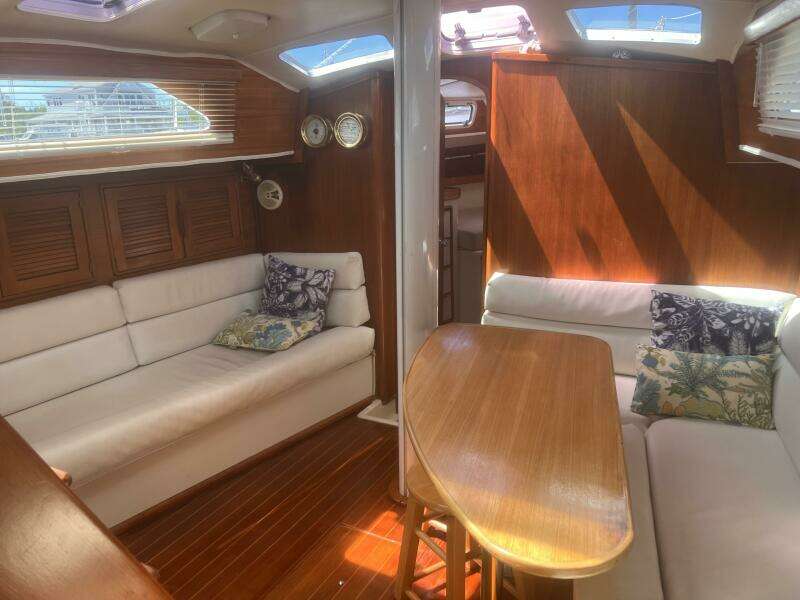 Settee & Dinette