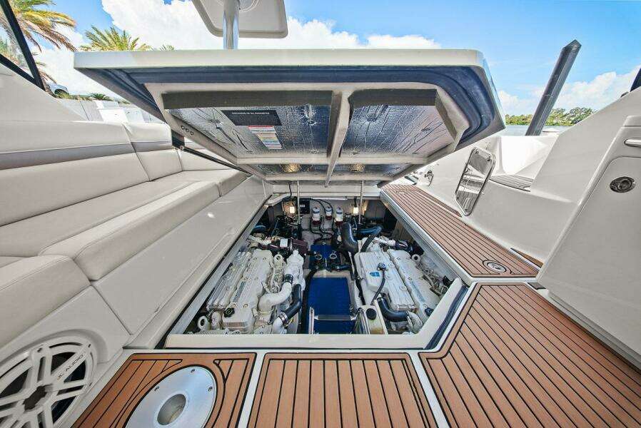 38 Hot 47ft Sea Ray Yacht For Sale