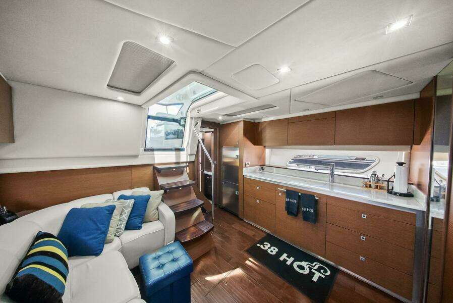 38 Hot 47ft Sea Ray Yacht For Sale