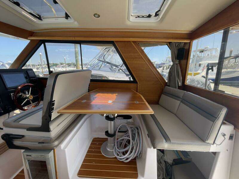 28ft Cutwater Yacht For Sale