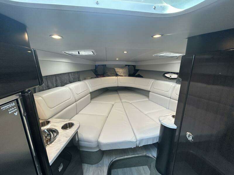 31ft Formula Yacht For Sale
