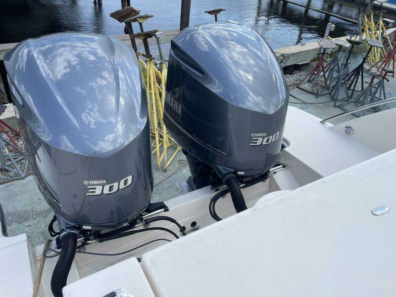 Rennie 32ft Grady White Yacht For Sale