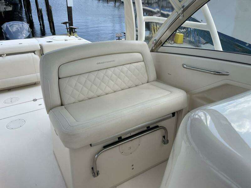 Rennie 32ft Grady White Yacht For Sale
