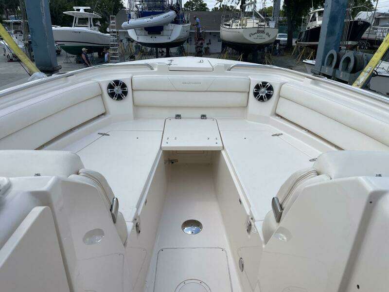 Rennie 32ft Grady White Yacht For Sale