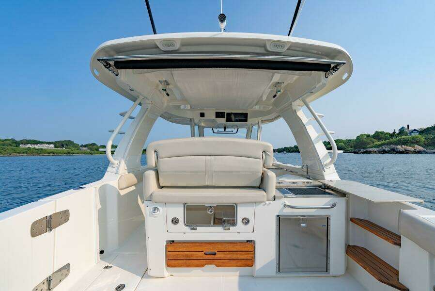BLUE SKIES 35ft Boston Whaler Yacht For Sale
