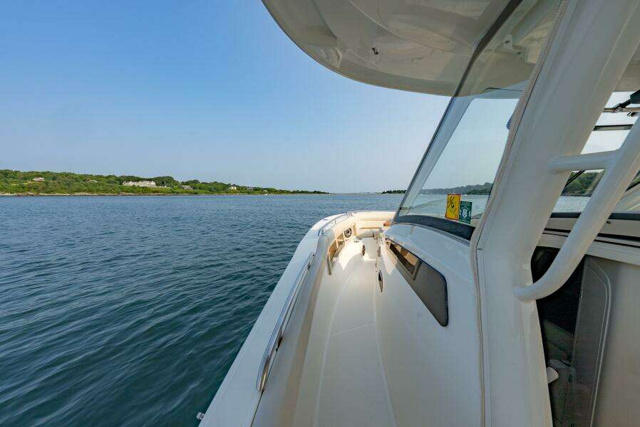 BLUE SKIES 35ft Boston Whaler Yacht For Sale