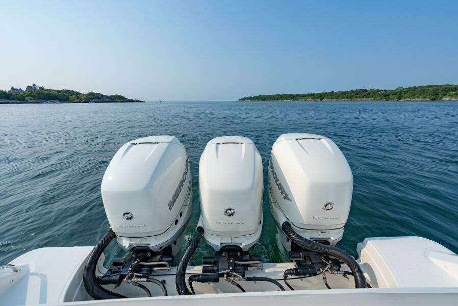 BLUE SKIES 35ft Boston Whaler Yacht For Sale