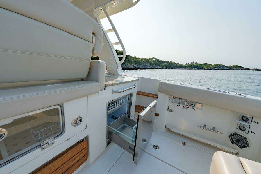 BLUE SKIES 35ft Boston Whaler Yacht For Sale