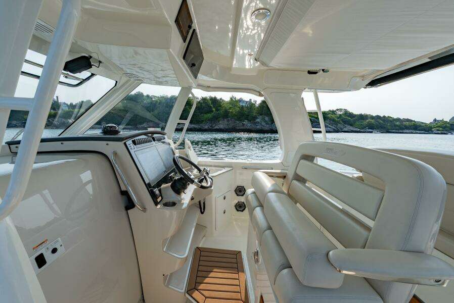 BLUE SKIES 35ft Boston Whaler Yacht For Sale