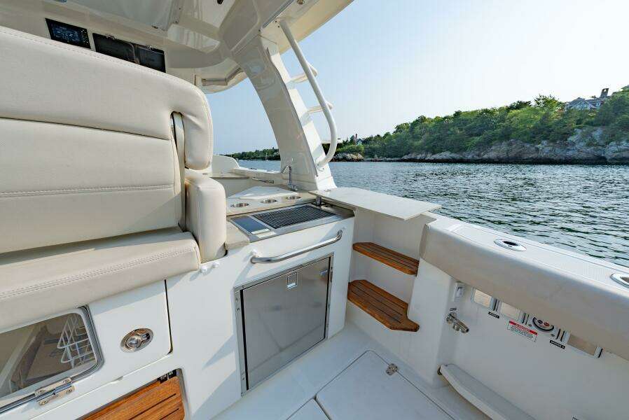 BLUE SKIES 35ft Boston Whaler Yacht For Sale