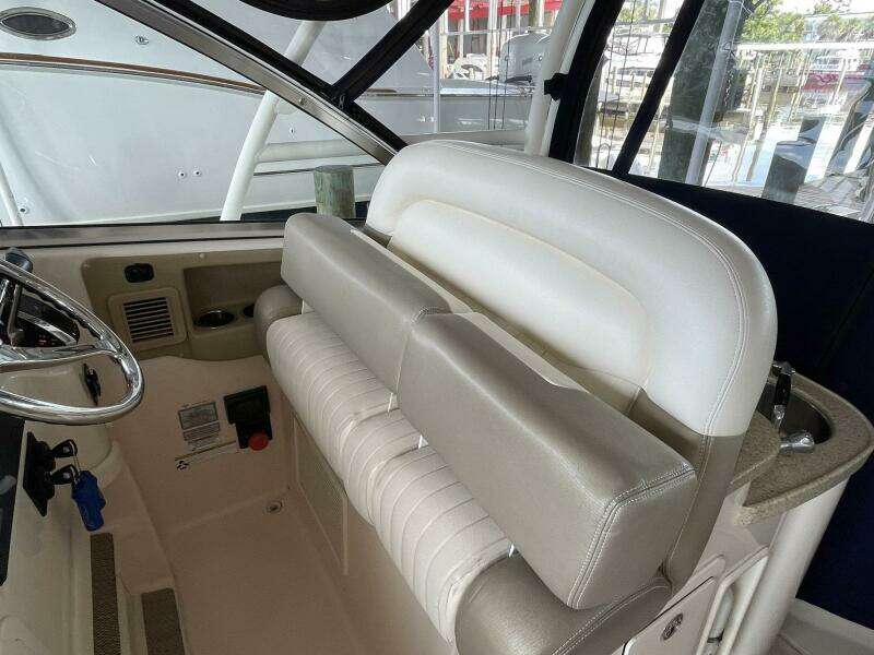 33ft Grady White Yacht For Sale