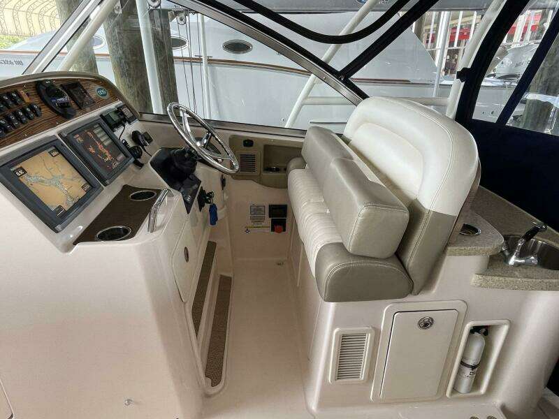 33ft Grady White Yacht For Sale