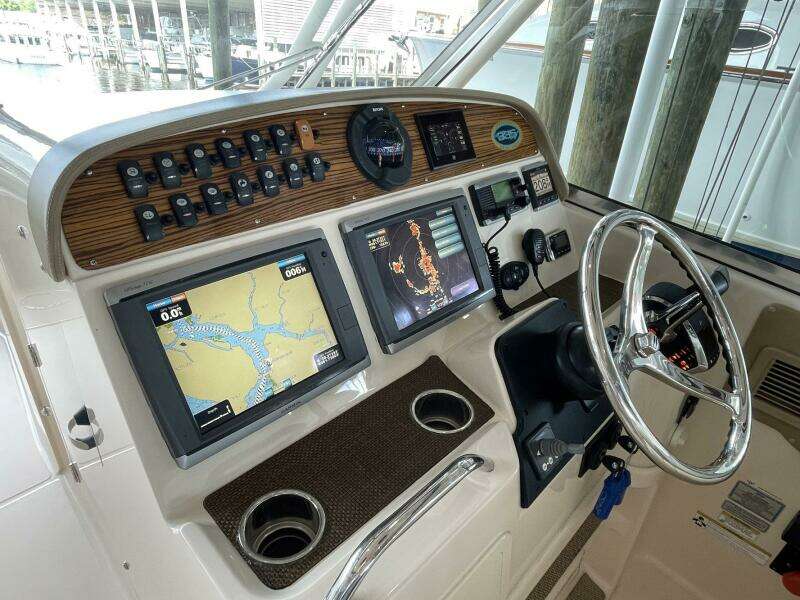 33ft Grady White Yacht For Sale