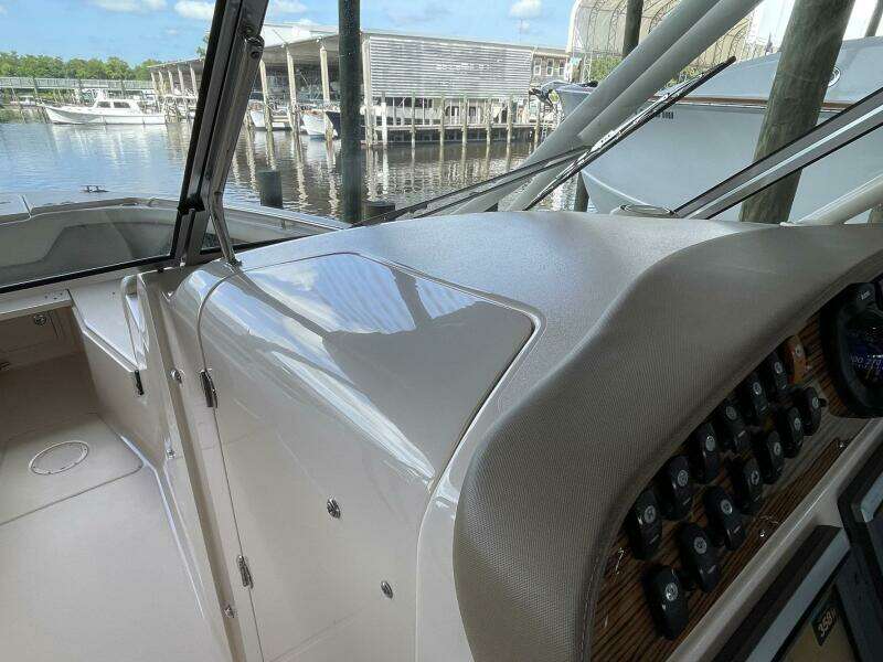 33ft Grady White Yacht For Sale