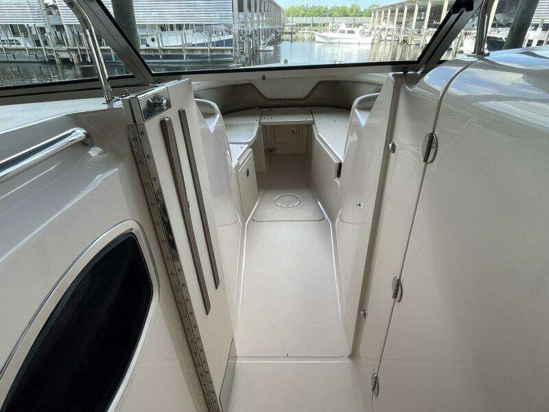 33ft Grady White Yacht For Sale