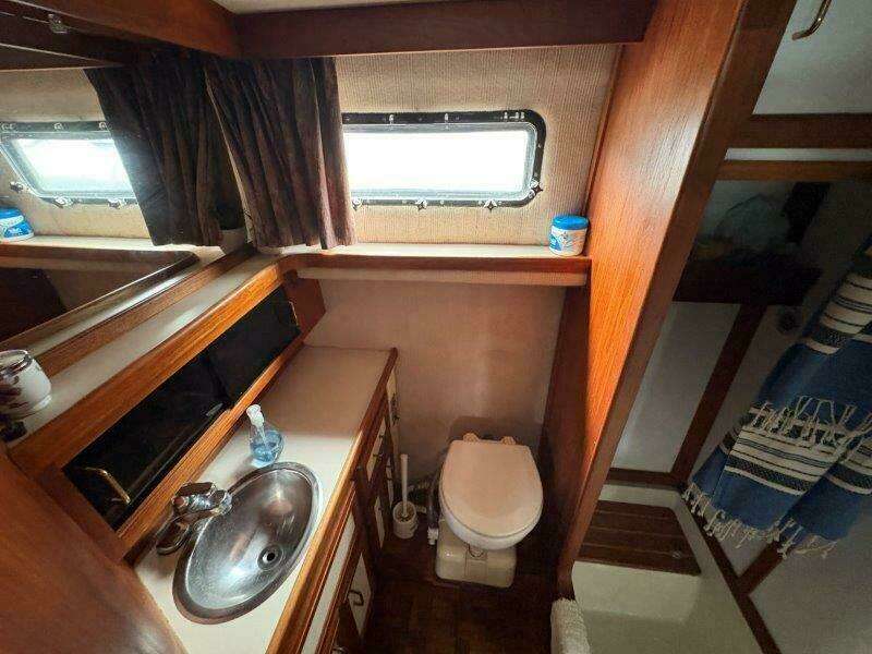 36ft Carver Yacht For Sale