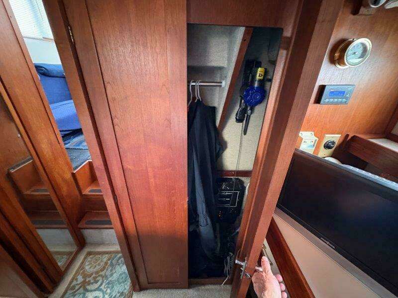 36ft Carver Yacht For Sale