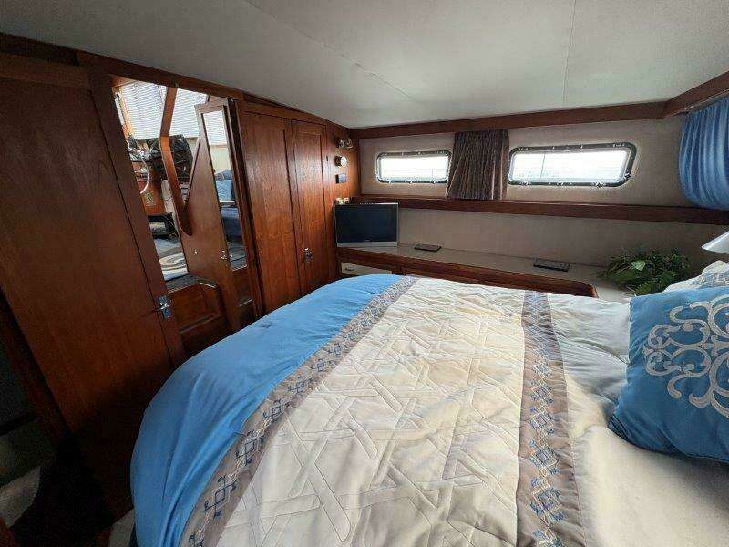 36ft Carver Yacht For Sale