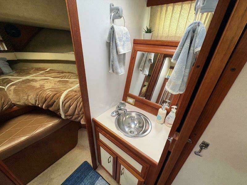 36ft Carver Yacht For Sale