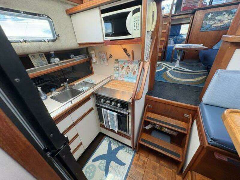 36ft Carver Yacht For Sale