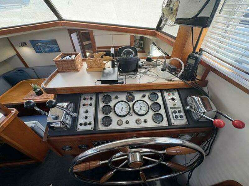 36ft Carver Yacht For Sale