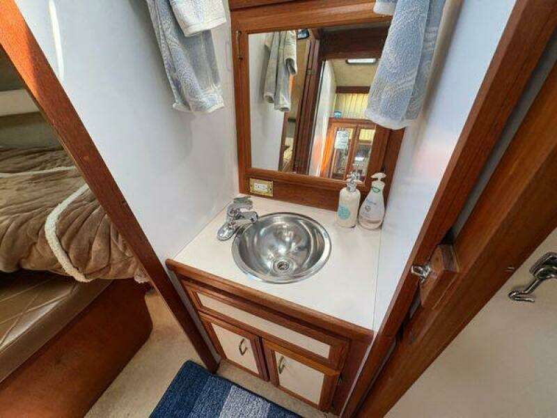 36ft Carver Yacht For Sale