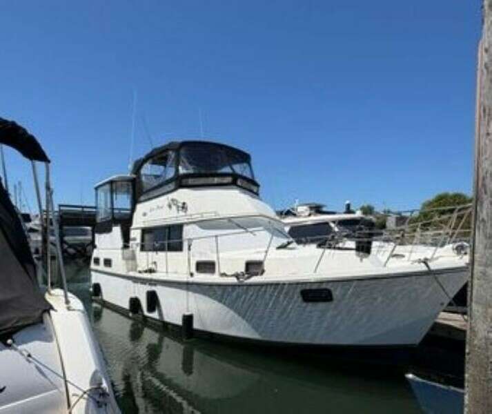 36ft Carver Yacht For Sale