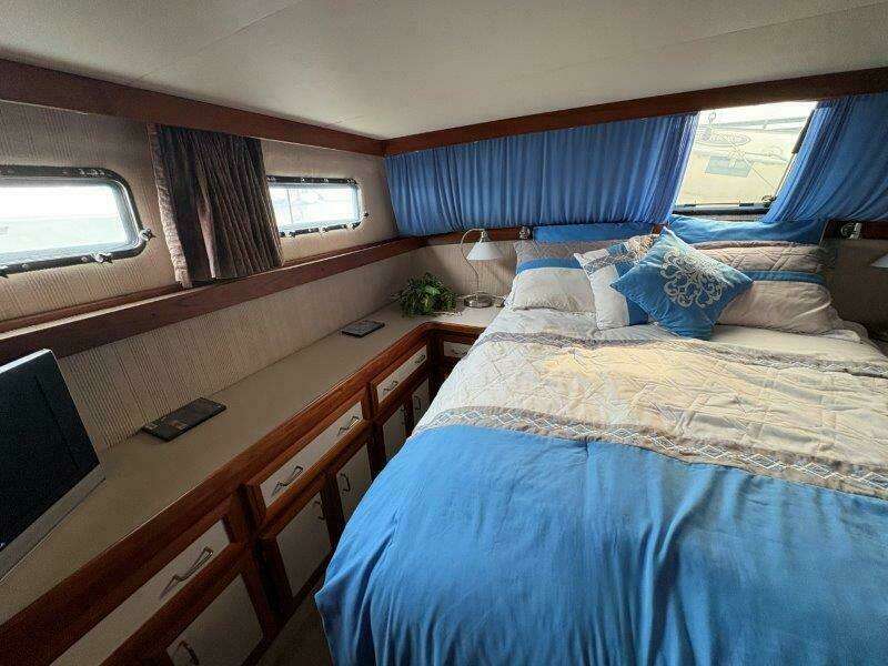 36ft Carver Yacht For Sale
