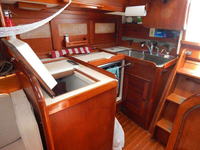 Sandpiper 37ft Tartan Yacht For Sale