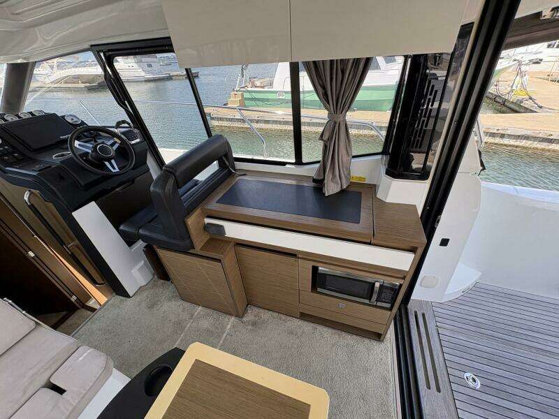 33ft Jeanneau Yacht For Sale