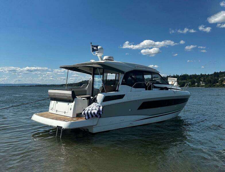 33ft Jeanneau Yacht For Sale