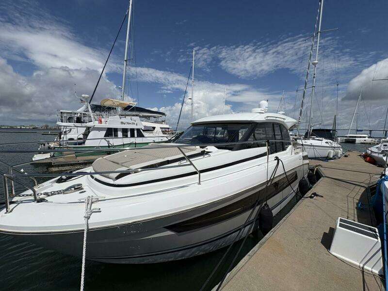 33ft Jeanneau Yacht For Sale