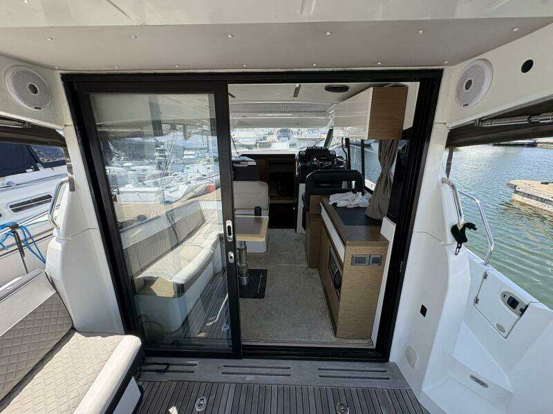 33ft Jeanneau Yacht For Sale