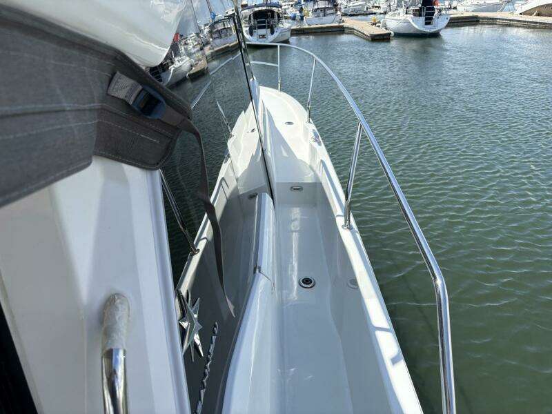 33ft Jeanneau Yacht For Sale