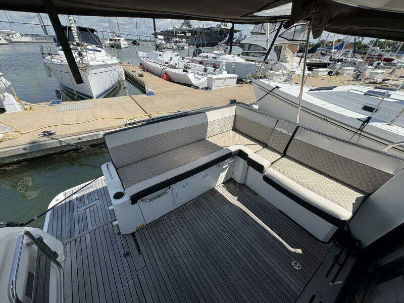 33ft Jeanneau Yacht For Sale