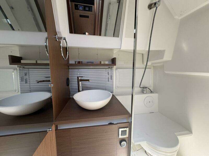 33ft Jeanneau Yacht For Sale