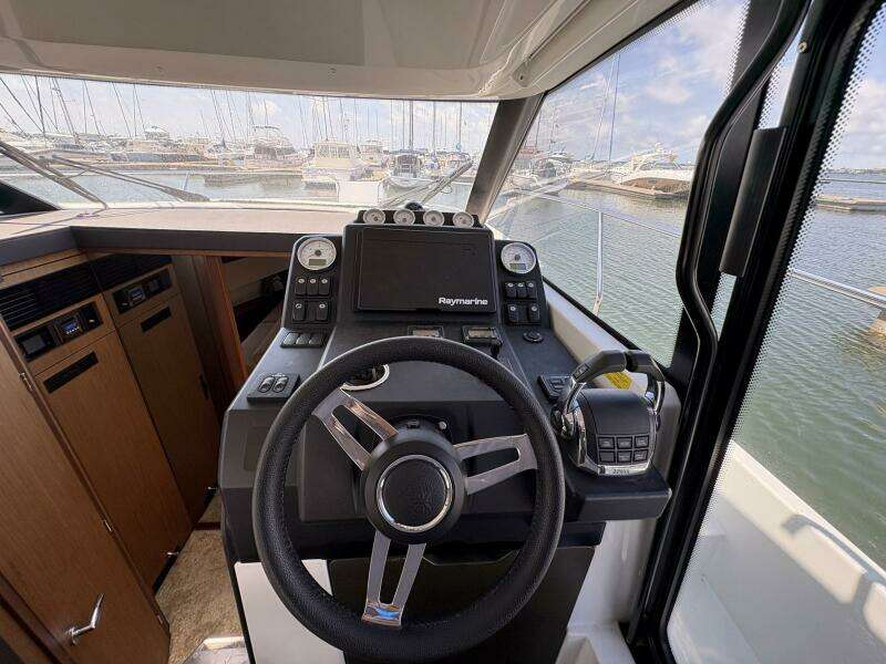 33ft Jeanneau Yacht For Sale