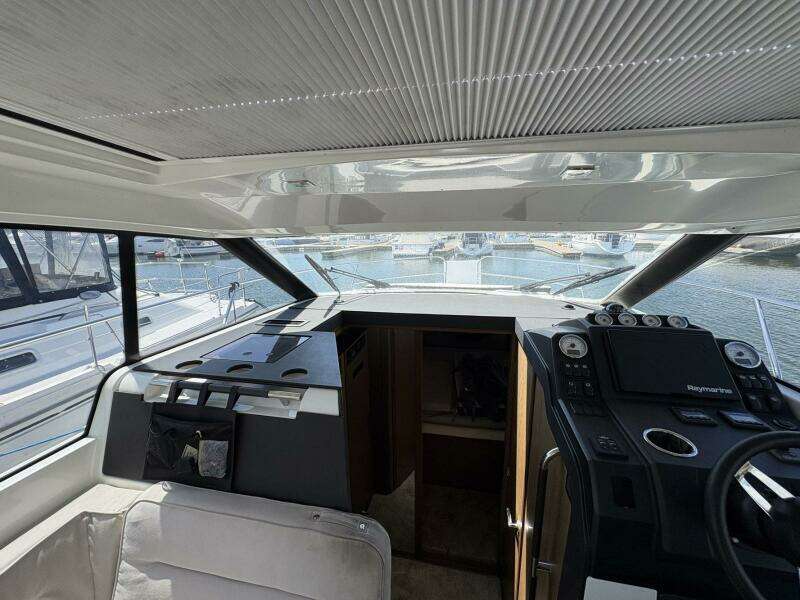 33ft Jeanneau Yacht For Sale