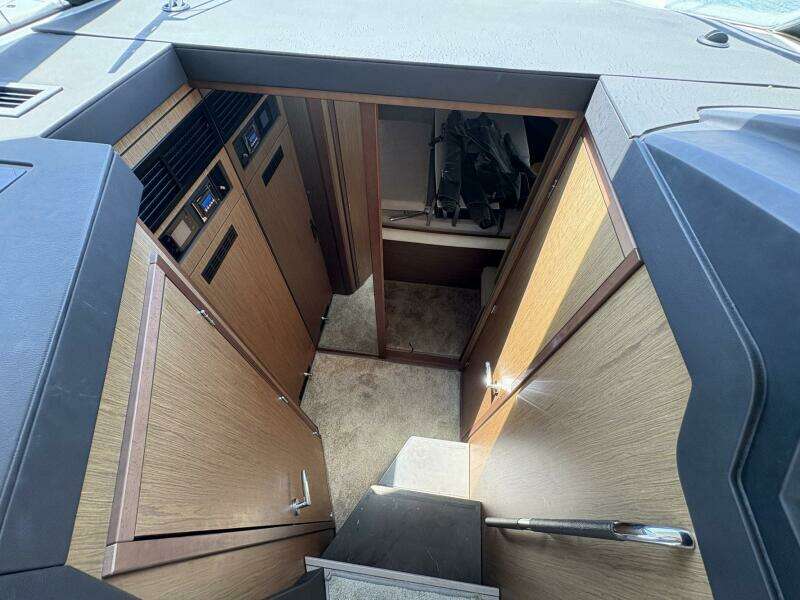 33ft Jeanneau Yacht For Sale