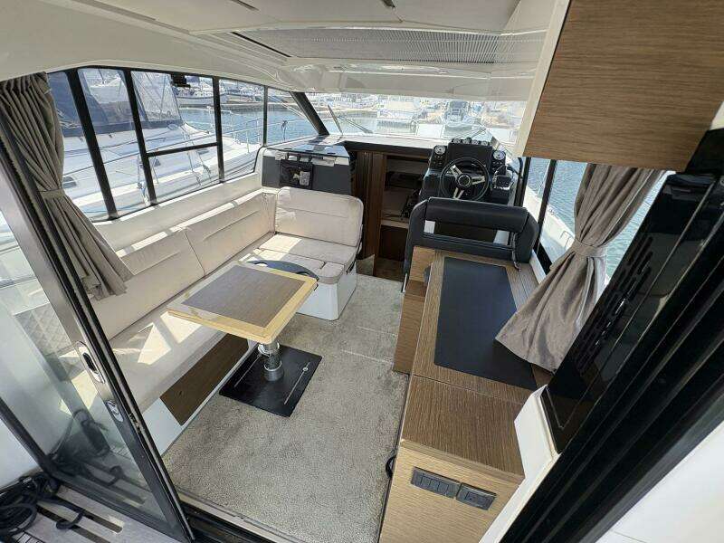33ft Jeanneau Yacht For Sale