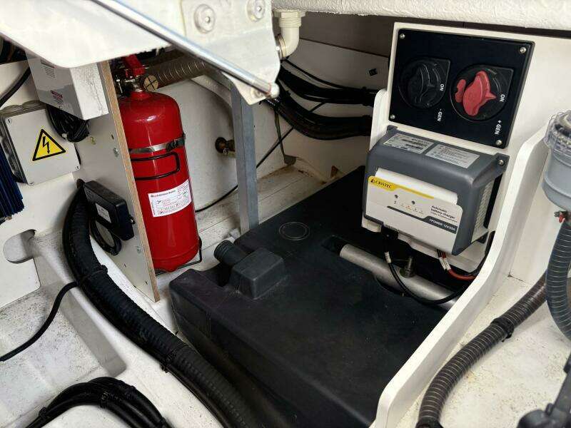 33ft Jeanneau Yacht For Sale