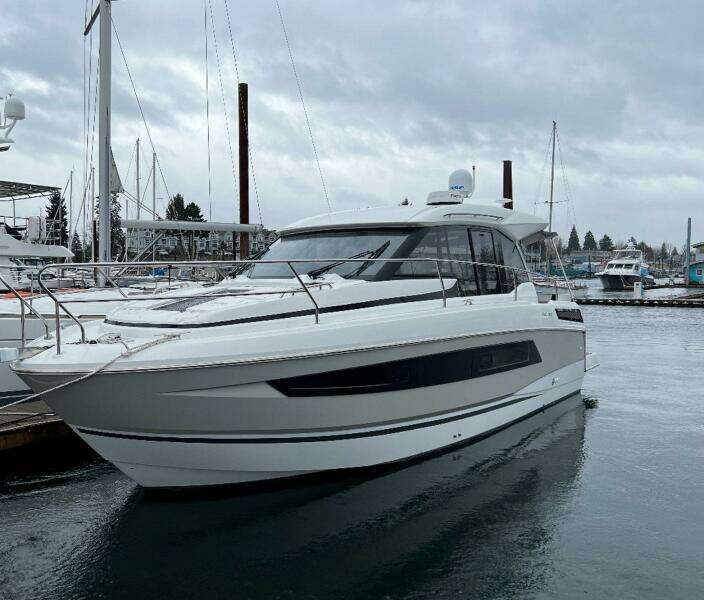 33ft Jeanneau Yacht For Sale