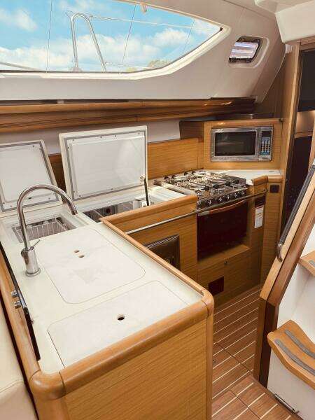 Bluefin 45ft Jeanneau Yacht For Sale