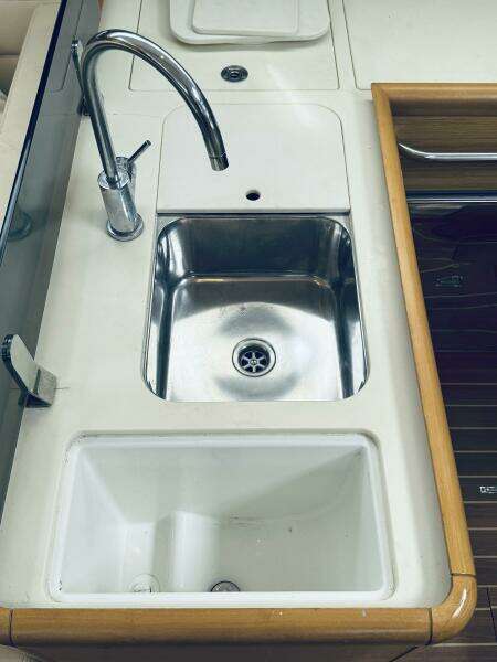 Bluefin 45ft Jeanneau Yacht For Sale