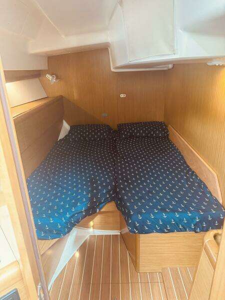 Bluefin 45ft Jeanneau Yacht For Sale