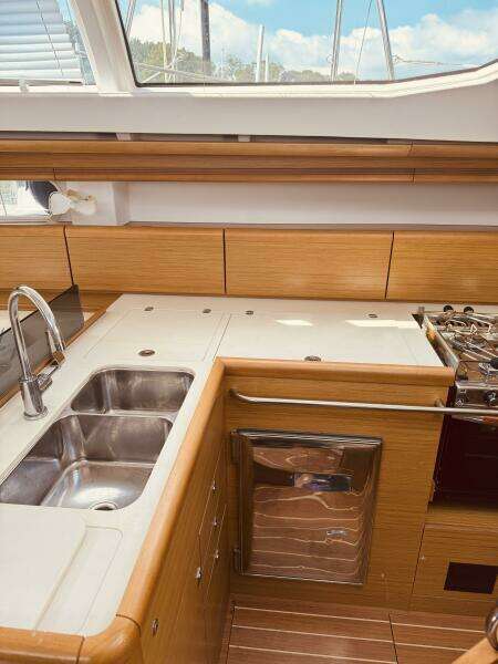 Bluefin 45ft Jeanneau Yacht For Sale