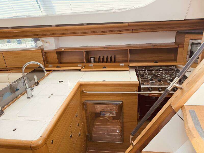 Bluefin 45ft Jeanneau Yacht For Sale