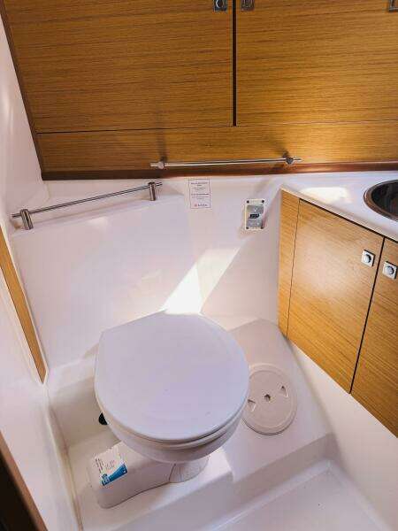Bluefin 45ft Jeanneau Yacht For Sale