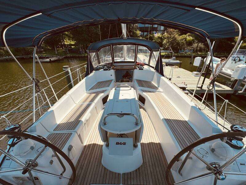 Bluefin 45ft Jeanneau Yacht For Sale